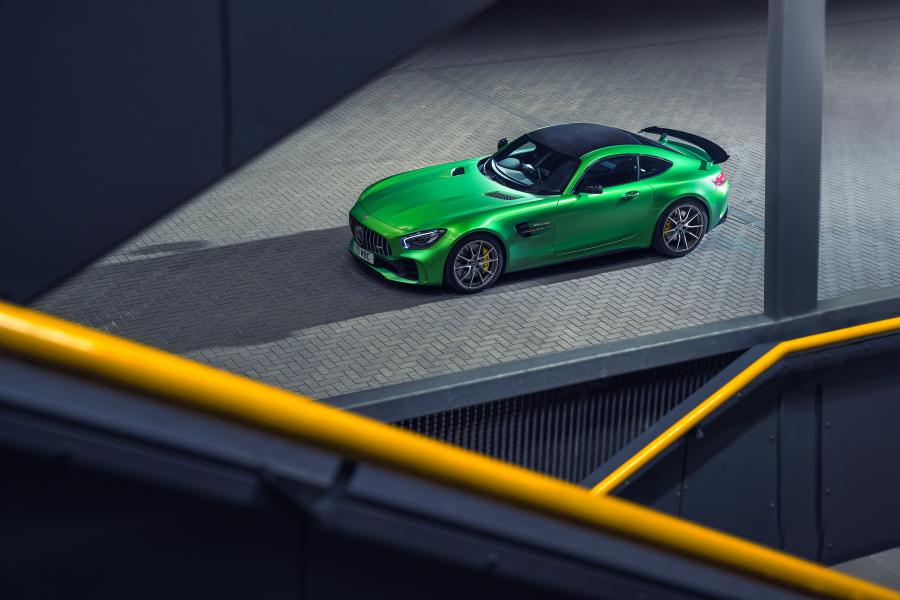  Mercedes-AMG GT R 2017 года  (UK) (фото 14 из 40)